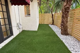 327 W 28th St, Miami Beach, FL 33140 - Photo 9