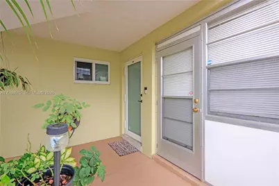 960 Crystal Lake Dr #112, Deerfield Beach, FL 33064 - Photo 5