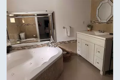 16030 Miami Dr, North Miami Beach, FL 33162 - Photo 7