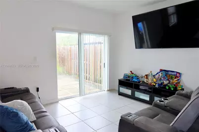 2663 SE 10th St, Homestead, FL 33035 - Photo 5