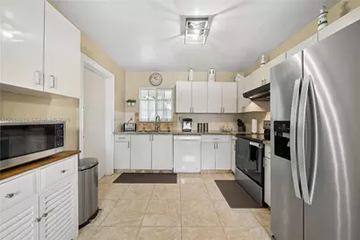 19780 SW 101st Ave, Cutler Bay, FL 33157 - Photo 17