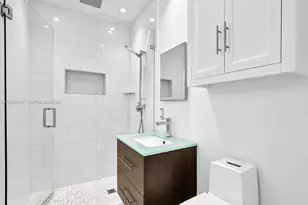 2105 Alamanda Dr, North Miami, FL 33181 - Photo 19