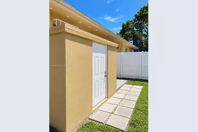 412 SW 10th St #n, Hallandale Beach, FL 33009 - Photo 17