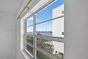1880 S Treasure Dr, North Bay Village, FL 33141 - Photo 23