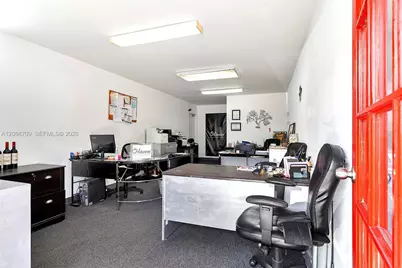 8450 NW 68 St, Doral, FL 33166 - Photo 23