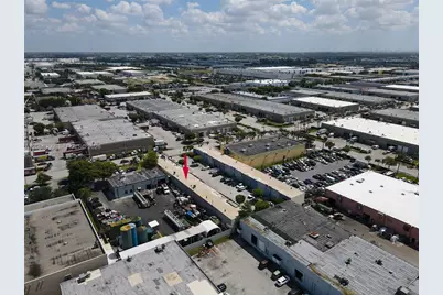 8450 NW 68 St, Doral, FL 33166 - Photo 9
