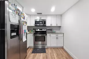 555 NE 123rd St, North Miami, FL 33161 - Photo 9