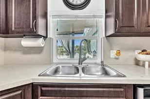 8500 NW 7th St, Pembroke Pines, FL 33024 - Photo 13