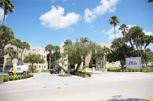 8635 NW 8th St, Miami, FL 33126 - Photo 15