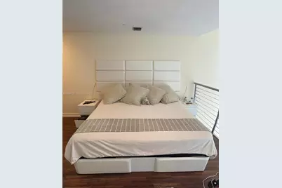 1050 Brickell Ave #3216, Miami, FL 33131 - Photo 7