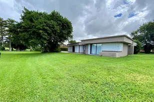 6105 Royal Poinciana Ln, Tamarac, FL 33319 - Photo 3