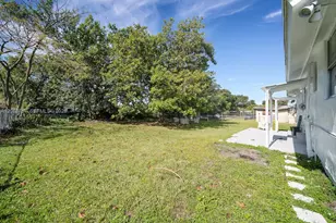 2750 NW 60th St, Miami, FL 33142 - Photo 13