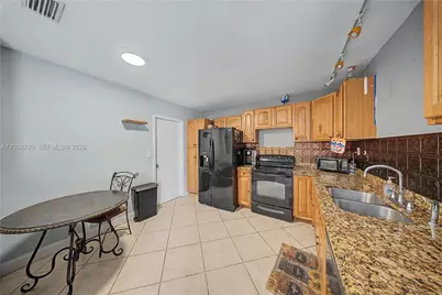 8405 SW 19th St, North Lauderdale, FL 33068 - Photo 5