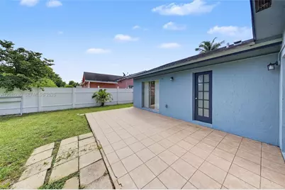 8405 SW 19th St, North Lauderdale, FL 33068 - Photo 17