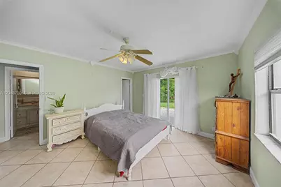 8405 SW 19th St, North Lauderdale, FL 33068 - Photo 9