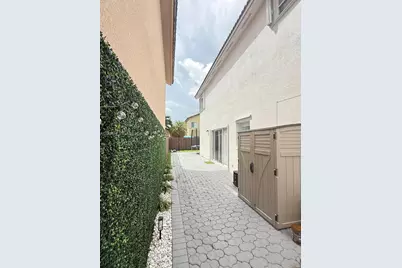 11256 NW 51st Ter, Doral, FL 33178 - Photo 25