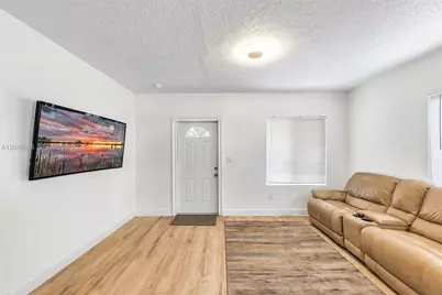 110 NE 9th Ct, Homestead, FL 33030 - Photo 7