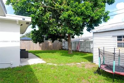 8481 NW 11th St, Pembroke Pines, FL 33024 - Photo 7