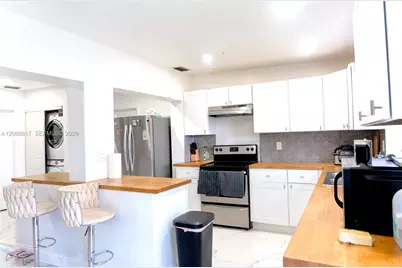 8481 NW 11th St, Pembroke Pines, FL 33024 - Photo 9