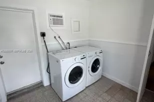 955 E 1st St, Hialeah, FL 33010 - Photo 11