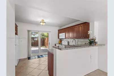 560 NW 82nd Pl #306, Miami, FL 33126 - Photo 15