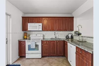 560 NW 82nd Pl #306, Miami, FL 33126 - Photo 11