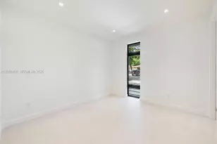 300 NE 48th St, Miami, FL 33137 - Photo 25