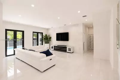8872 NW 181st St, Hialeah Gardens, FL 33018 - Photo 7