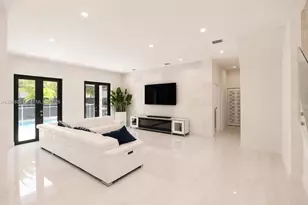 8872 NW 181st St, Hialeah Gardens, FL 33018 - Photo 7