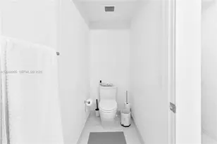 16385 Biscayne Blvd, North Miami Beach, FL 33160 - Photo 9