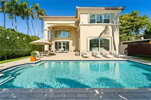 1490 Cleveland Rd, Miami Beach, FL 33141 - Photo 1