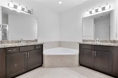 11343 SW 14th St, Pembroke Pines, FL 33025 - Photo 27