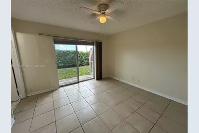 910 E Cypress Way E, Palm Springs, FL 33406 - Photo 7