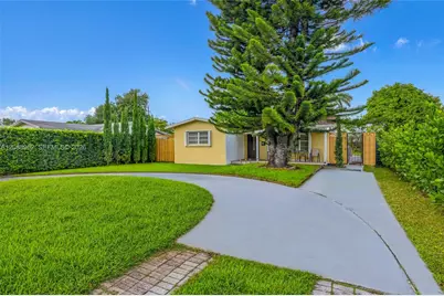 304 SW 68th Ave, Pembroke Pines, FL 33023 - Photo 3