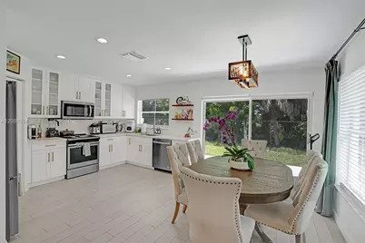 20831 NW 22nd Ct, Pembroke Pines, FL 33029 - Photo 5