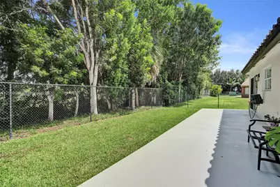 20831 NW 22nd Ct, Pembroke Pines, FL 33029 - Photo 23