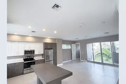 612 NE 12th Ave #612, Fort Lauderdale, FL 33304 - Photo 3