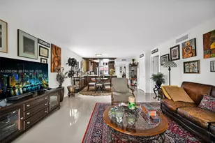 374 Lakeview Dr, Weston, FL 33326 - Photo 11