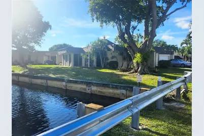 5700 White Hickory Cir, Tamarac, FL 33319 - Photo 13