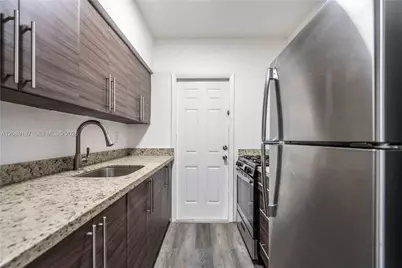 7911 Abbott Ave #9, Miami Beach, FL 33141 - Photo 7