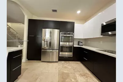 10230 NW 86th St, Doral, FL 33178 - Photo 9
