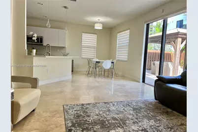 10230 NW 86th St, Doral, FL 33178 - Photo 7