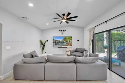 1871 NW 107th Ave, Plantation, FL 33322 - Photo 25