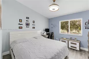 816 NW 208th Way, Pembroke Pines, FL 33029 - Photo 19