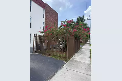 2385 NW 11th St #C31, Miami, FL 33125 - Photo 15