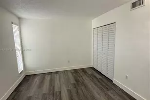 2385 NW 11th St, Miami, FL 33125 - Photo 7