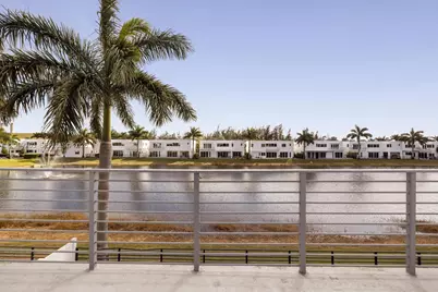 10250 NW 75th Ter, Doral, FL 33178 - Photo 15