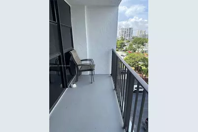 600 Parkview Dr #627, Hallandale Beach, FL 33009 - Photo 11