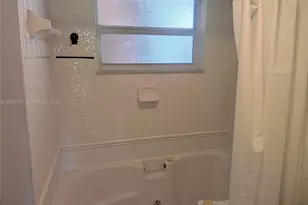 9471 Evergreen Pl, Davie, FL 33324 - Photo 9