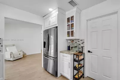 8531 NW 8th St, Pembroke Pines, FL 33024 - Photo 9